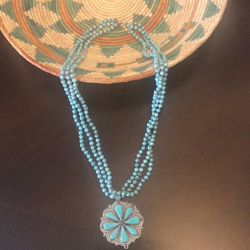 3-strand turquoise necklace with flower pendant